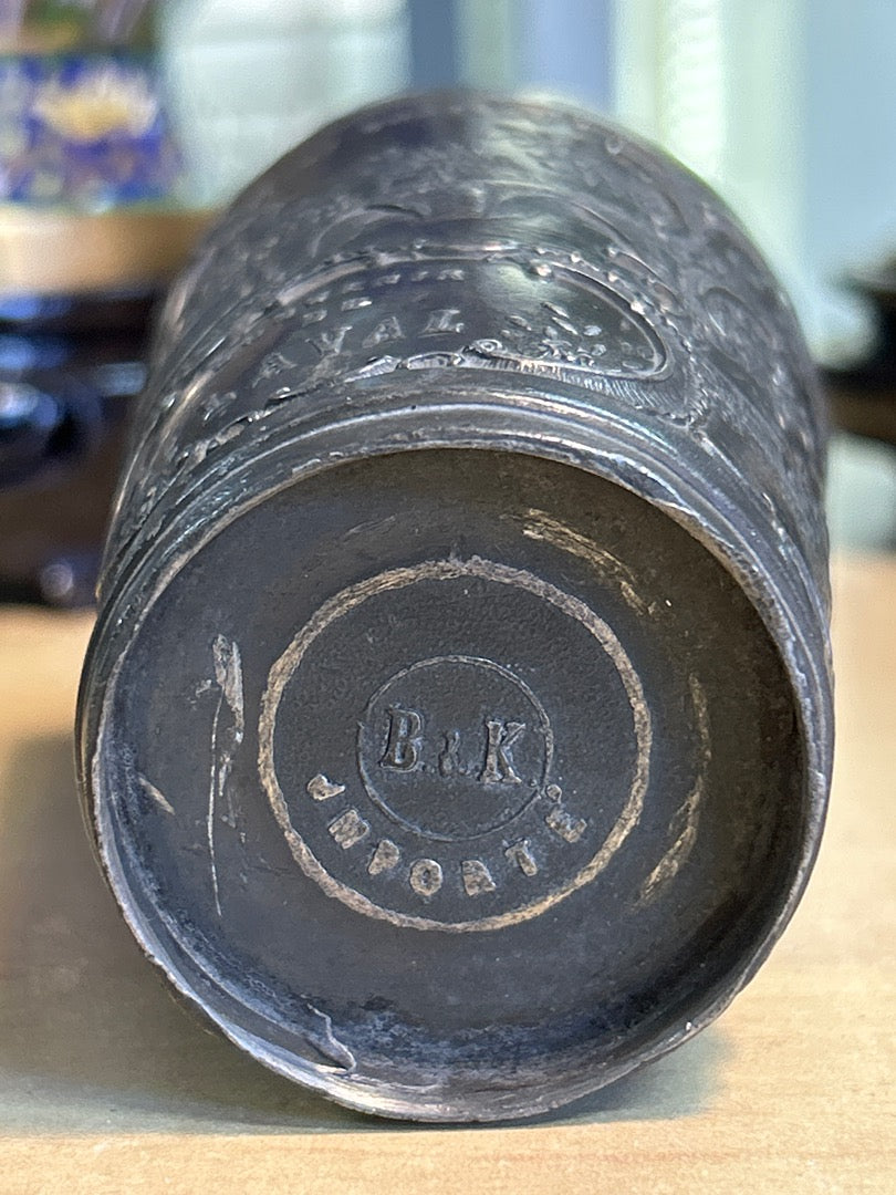 Timbale en étain – B.&k. – Objet de collection – Souvenir de Laval