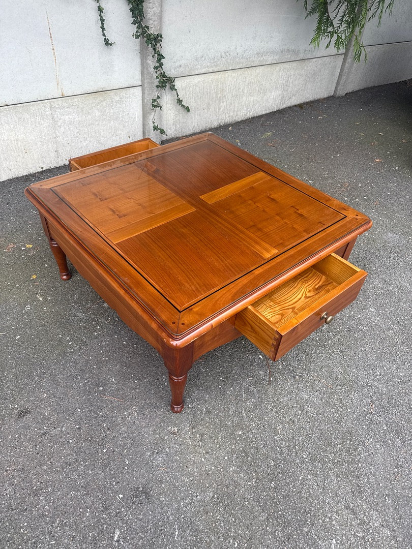 Table basse bois massif – Vintage – Mobilier – Style Louis Philippe