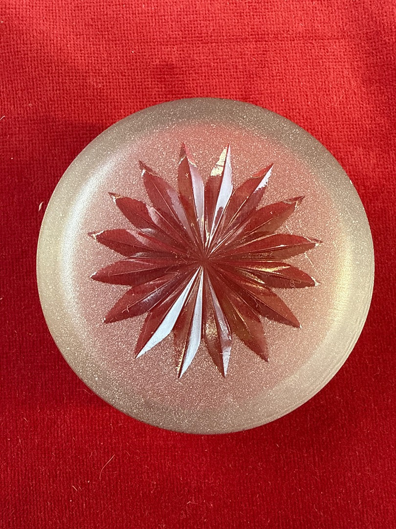 Boîte ronde en verre à fond étoilé, couvercle en métal décor homard