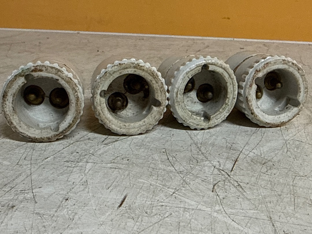 Douilles anciennes – Lot de 4 en céramique