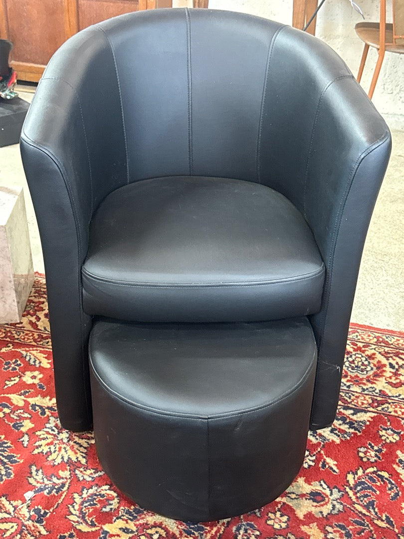 Fauteuil club noir avec repose-pieds – Cuir synthétique