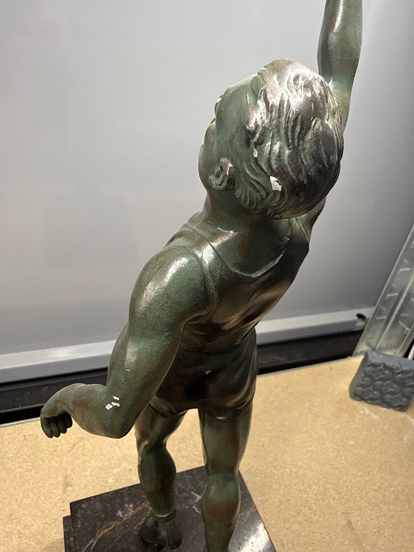 Statue – Objet de décoration – Joueur de volley patine verte