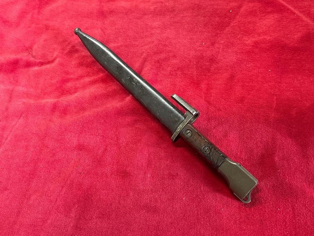 Baïonnette militaire – Arme blanche avec fourreau