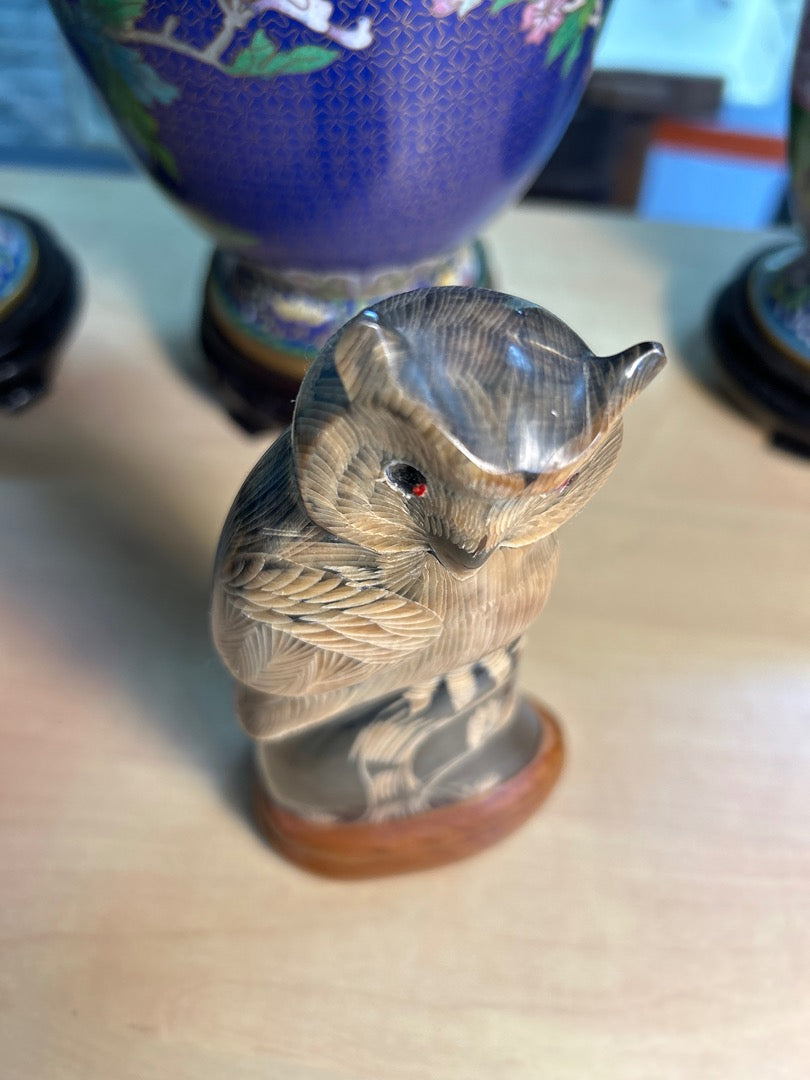 Figurine Chouette / hibou en corne sculptée