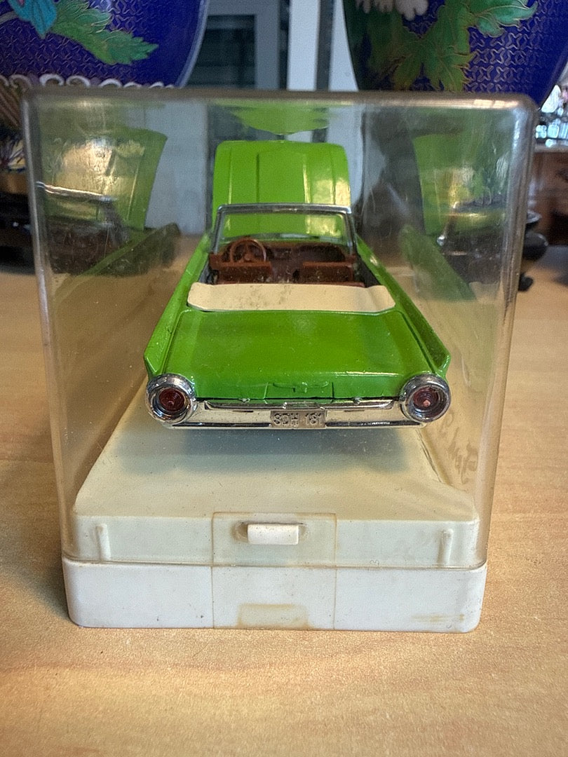 Voiture miniature – Solido Ford T-bird 1961 Cabriolet – Voiture Jouet – Vert sous vitrine