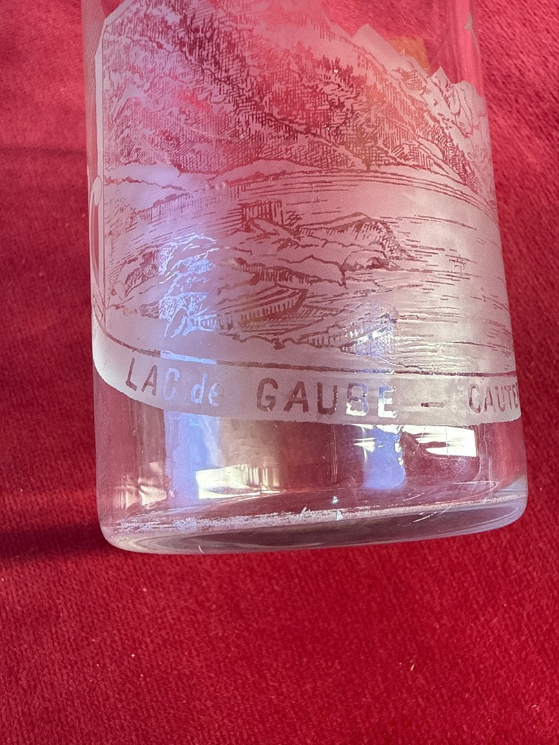 Verre de cure gradué Cauterets, décor gravé du lac de Gaube