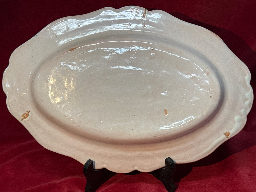 Grand plat oval en ceramique Quimper decor personnage
