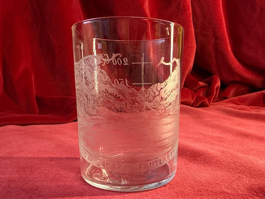 Verre de cure gradué Cauterets, décor gravé du lac de Gaube
