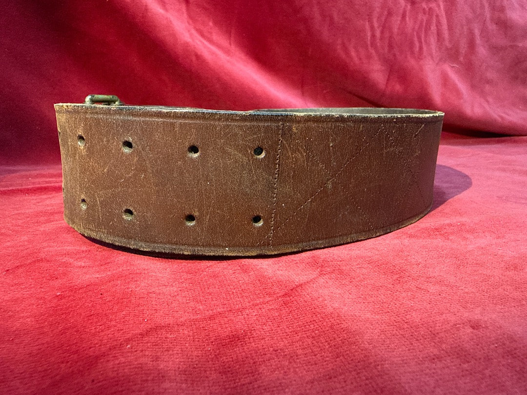Ceinturon militaire en cuir marron utilisé