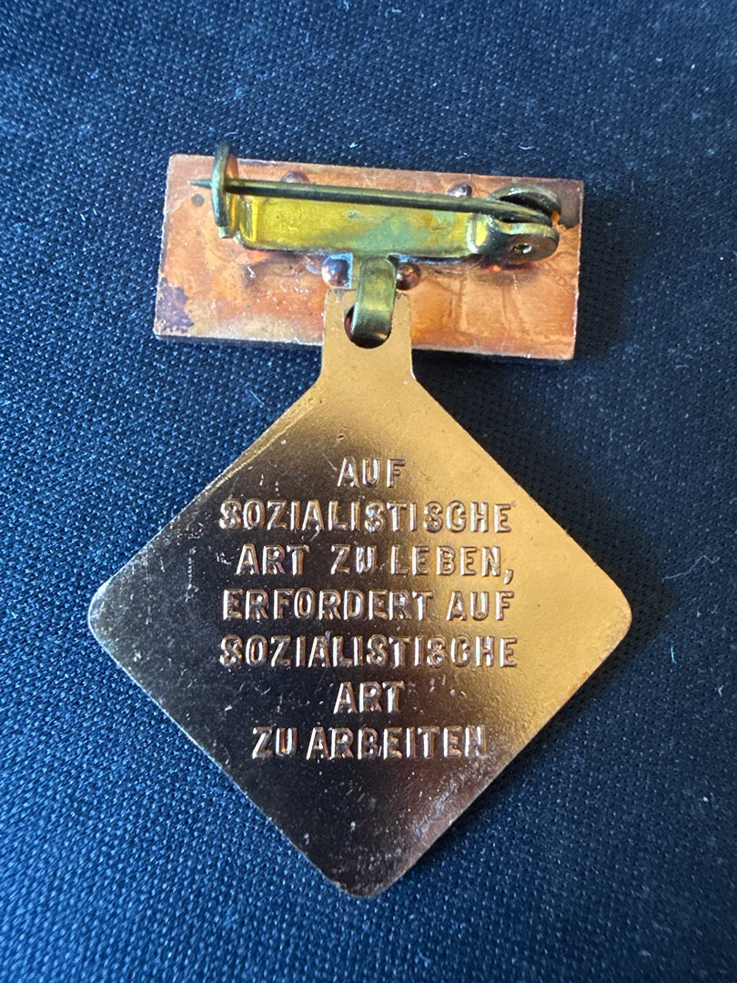 Médaille – Rda – Militaria – Travail Socialiste Est Allemand