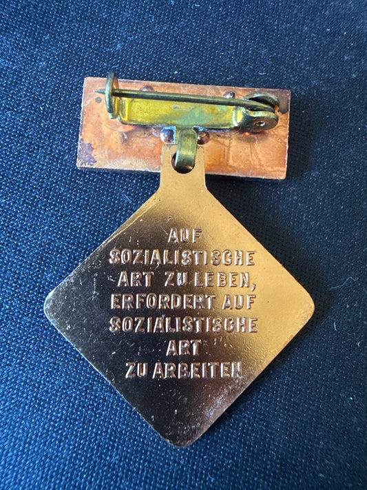 Médaille – Rda – Militaria – Travail Socialiste Est Allemand