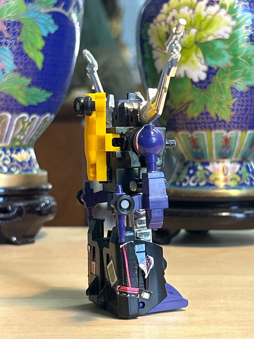 Figurine robot transformable vintage Decepticon Takara Hasbro