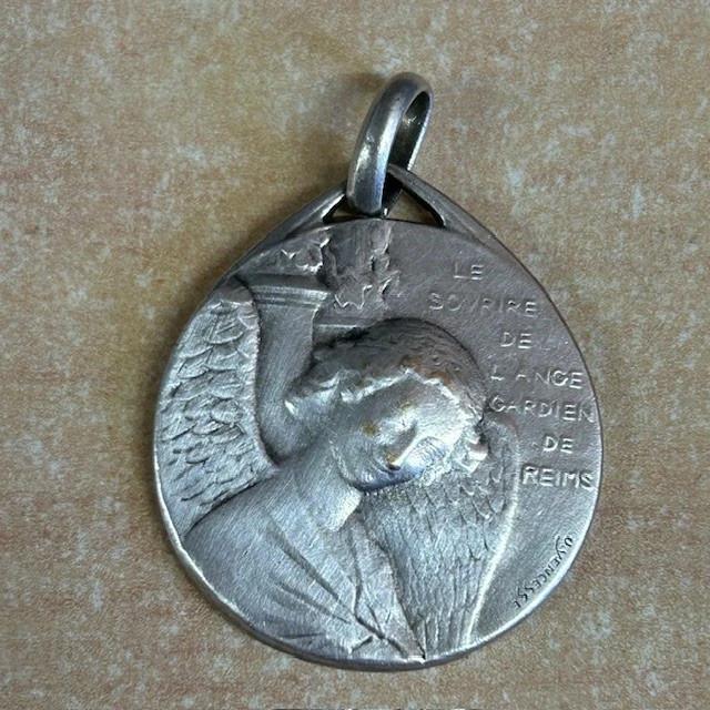 Ancienne Médaille, Pendentif Le sourire de l'ange gardien de Reims