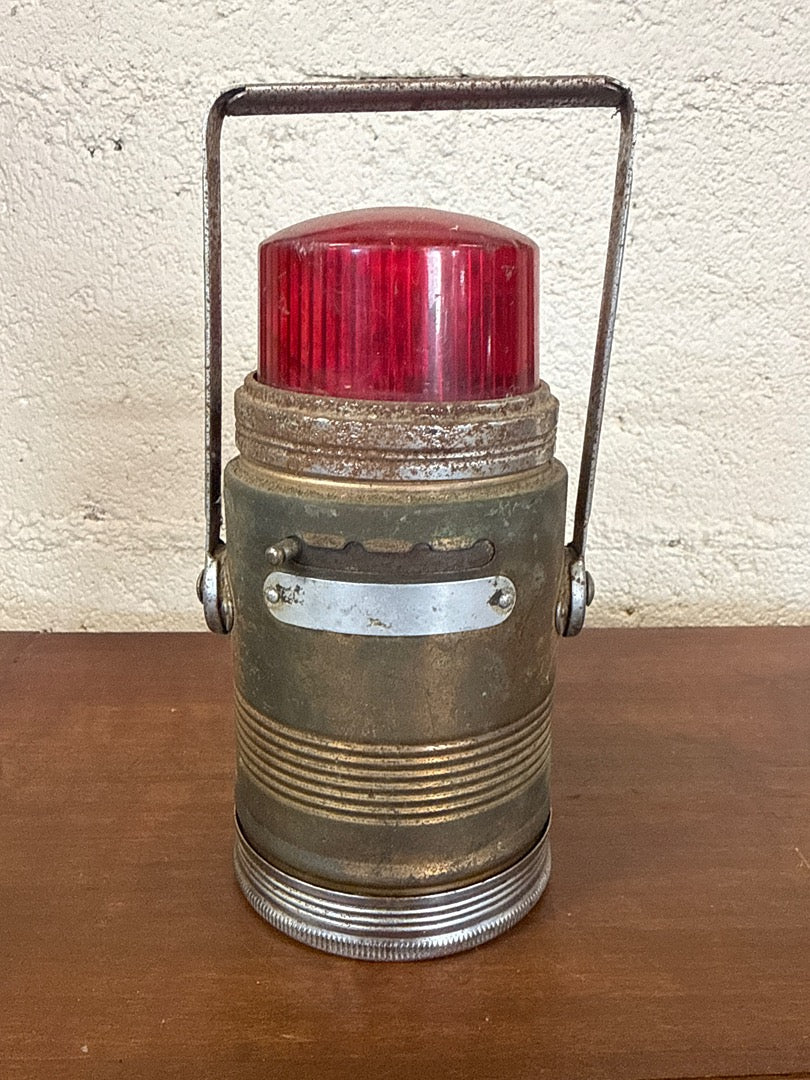 Lampe torche vintage – Métal et Dôme en plastique rouge