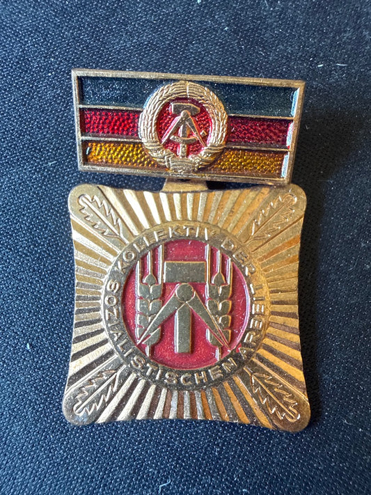 Médaille – Rda Kollektiv der sozialistischen Arbeit – Collection – Insigne d'allemagne de l'est