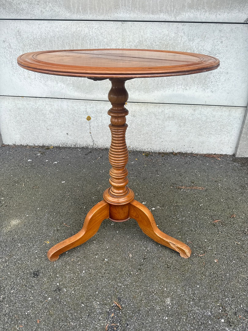 Guéridon – Vintage – Ornement – Bois massif pied central