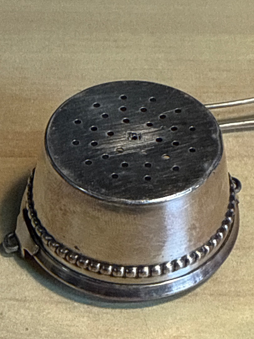 Infuseur à thé – Métal argenté – Ustensile de cuisine – Forme seau vintage