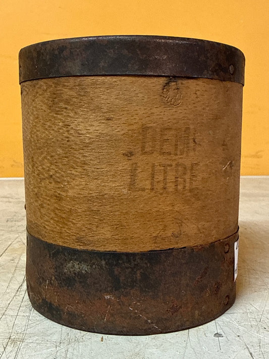 Mesure ancienne – Boîte demi-litre en bois et métal