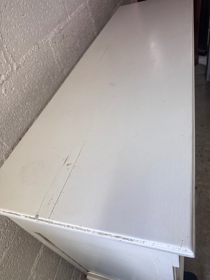 Buffet bas blanc vintage – Meuble de rangement