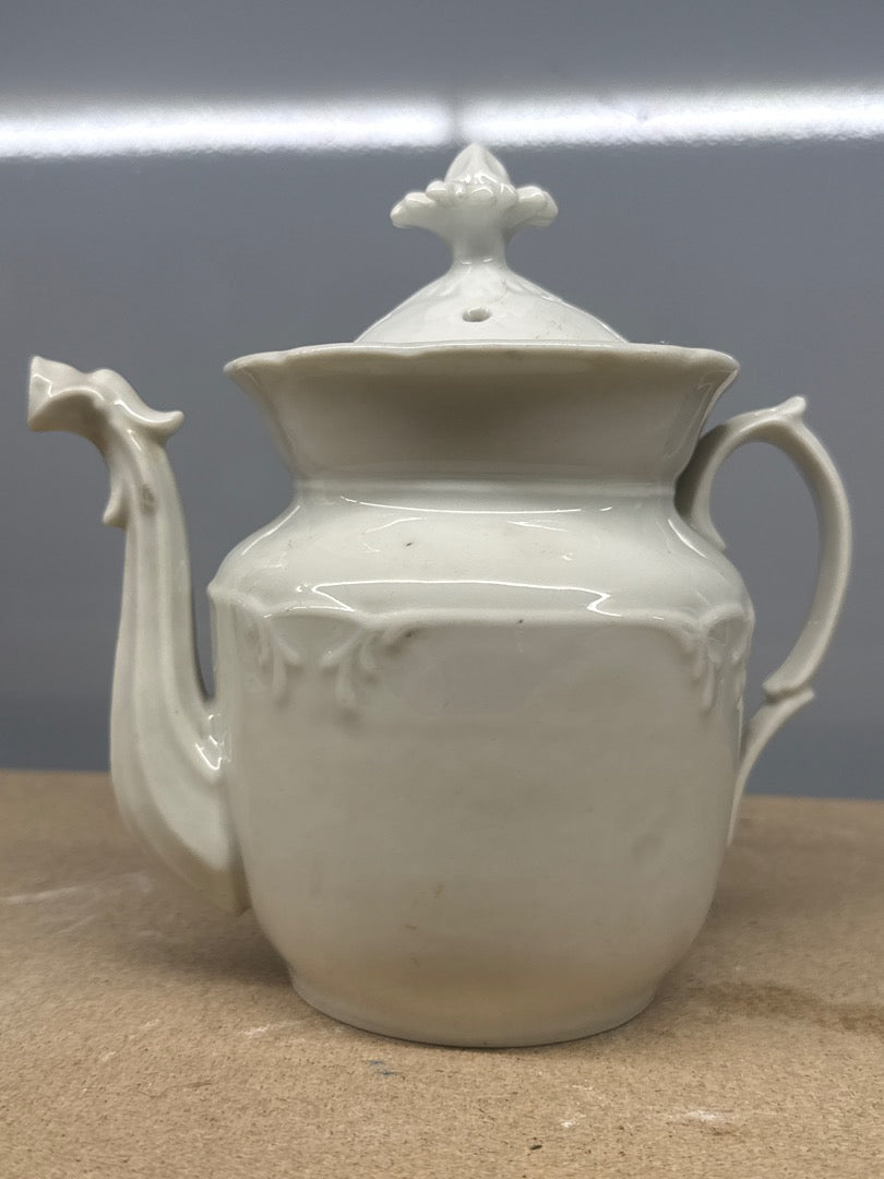 Théière – Vintage – Vaisselle – Porcelaine blanche ancienne