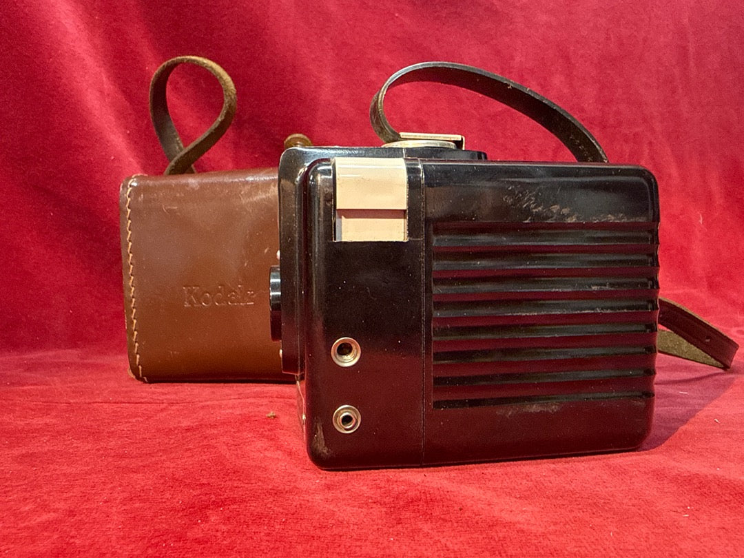 Appareil photo Brownie Flash Kodak vintage avec étui