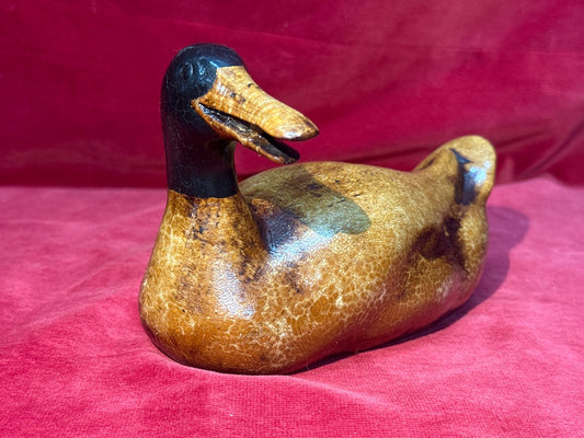 Canard sculpté et peint