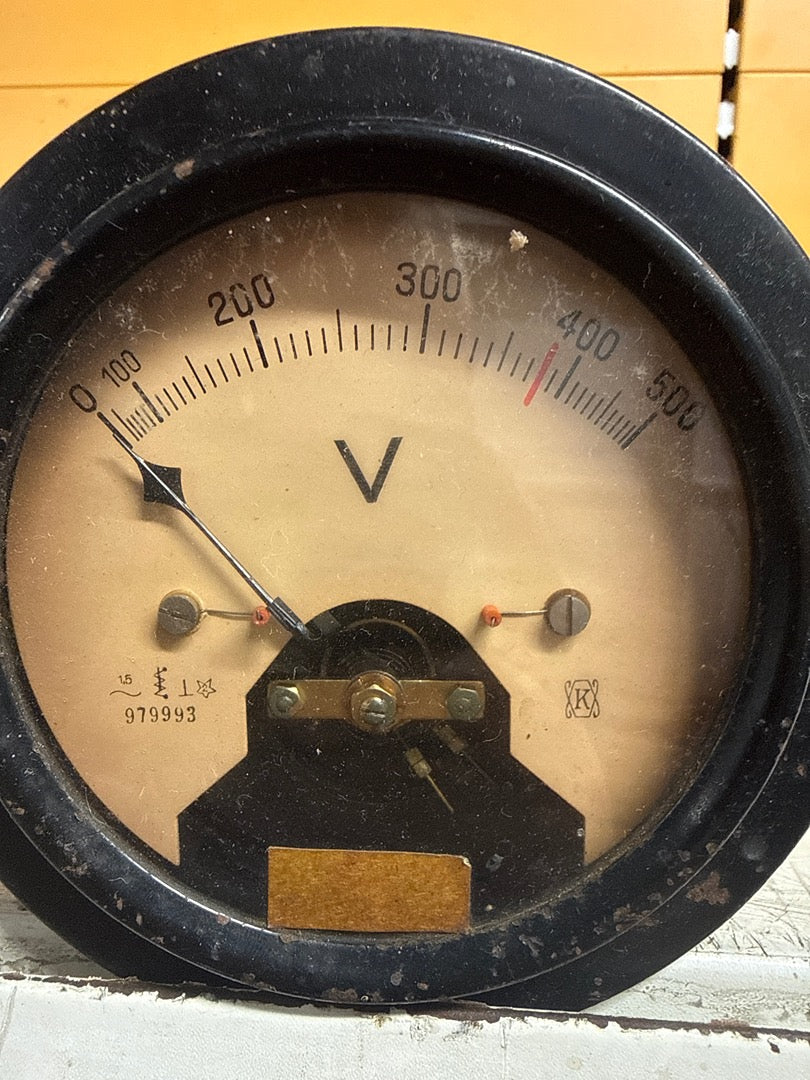 Voltmètre analogique ancien – Cadran rond vintage