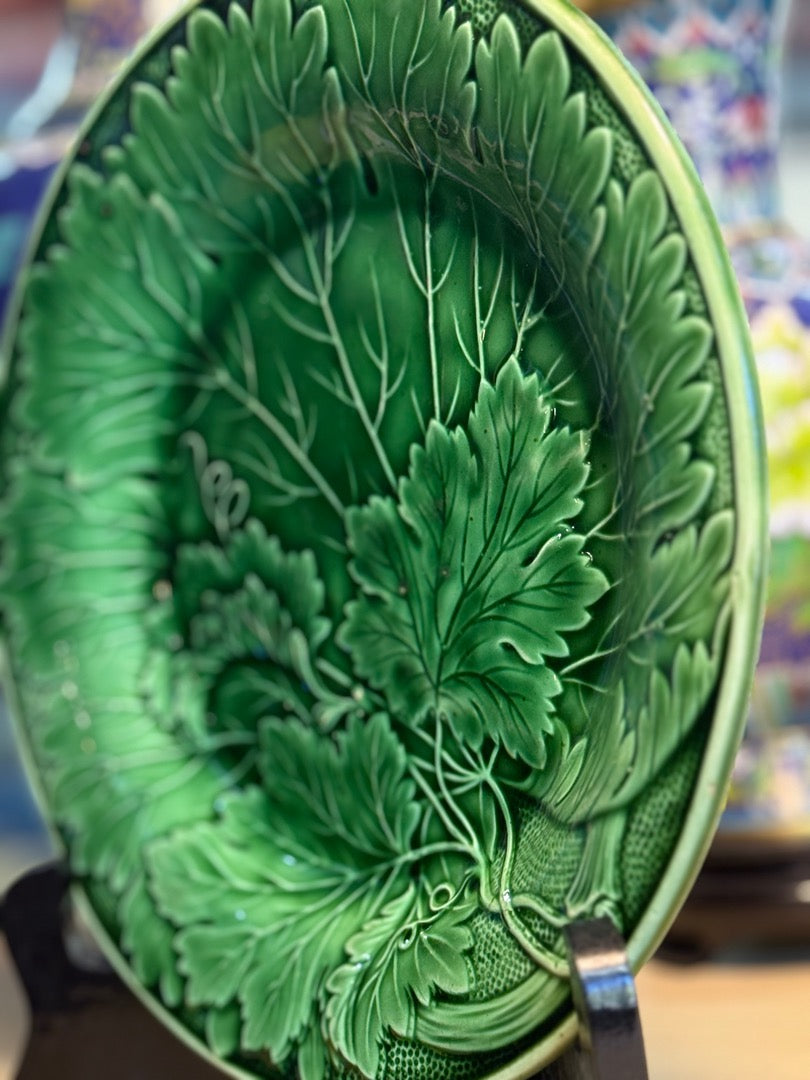 Assiette Barbotine – Décor Feuilles – Art De La Table – Vert Émaillé