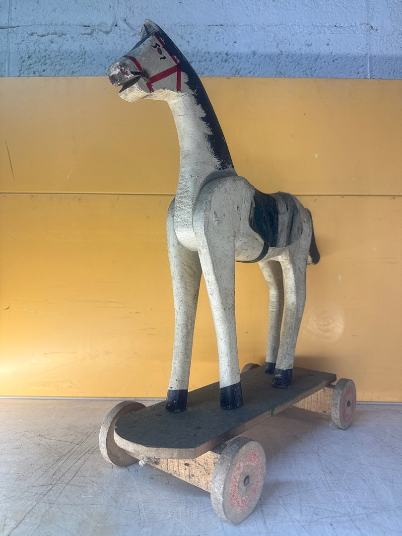 Cheval à bascule en bois ancien – Jouet vintage sur roues
