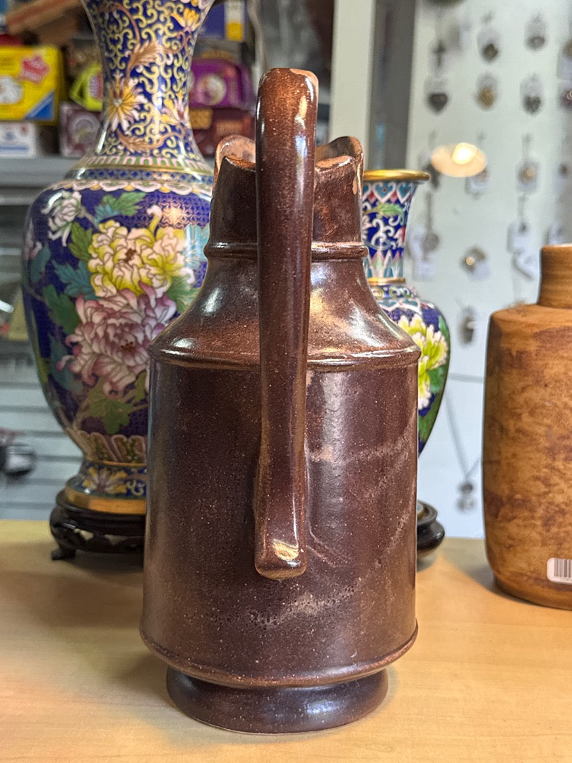 Pichet ancien en céramique – Brun
