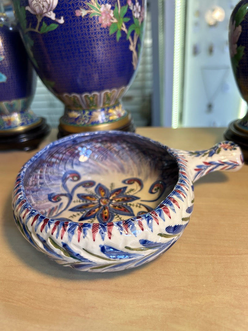 Plat À Oreille – Leray – Céramique – Motif Floral Bleu Et Violet