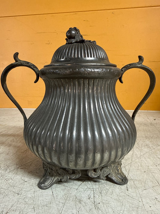 Pot en étain – Décoration – Ancien pot couvert godronné