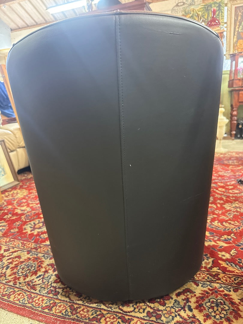 Fauteuil club noir avec repose-pieds – Cuir synthétique