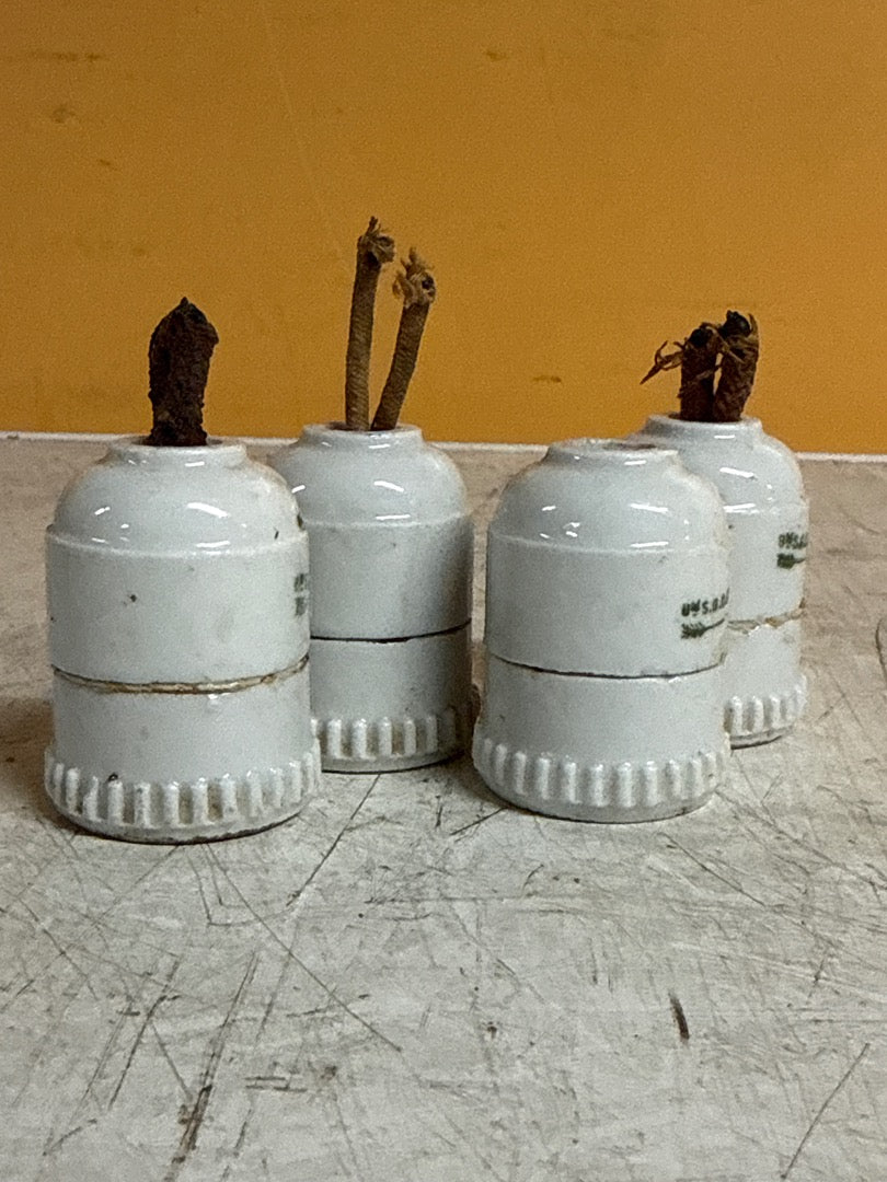 Douilles anciennes – Lot de 4 en céramique