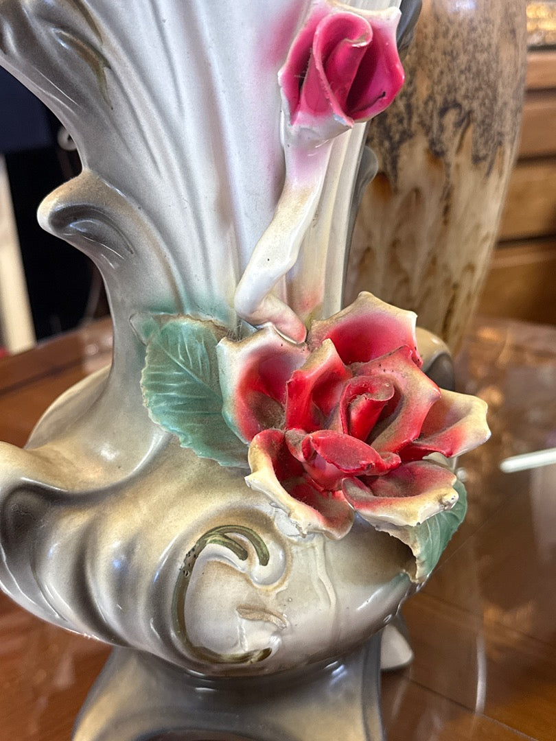 Vase – Capodimonte – Ornements – Barbotine grise rose