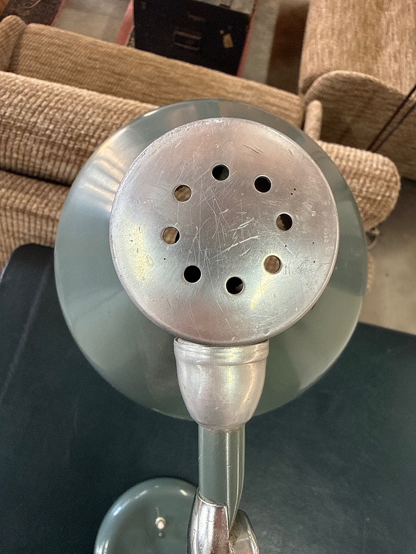 Lampe de bureau vintage – Lampe articulée en métal vert Jumo