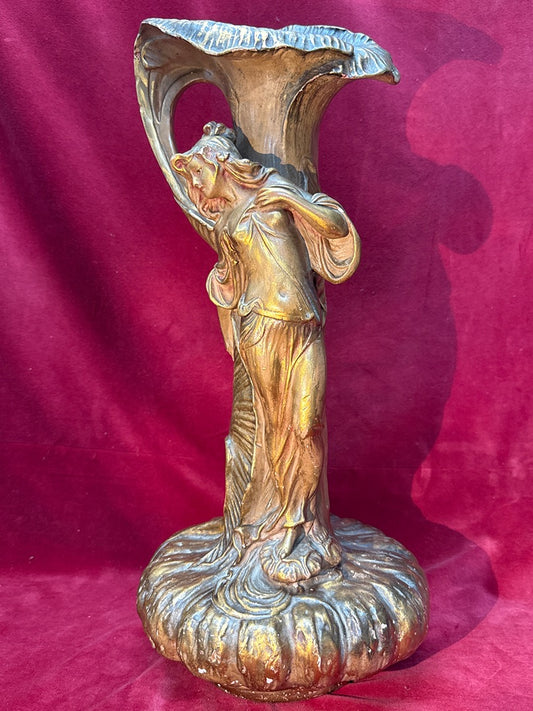 Vase art nouveau femme dorée en plâtre d'après Gustave Van Vaerenbergh