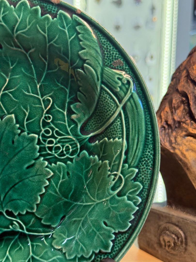 Assiette Barbotine – Art de la table – Feuilles vertes