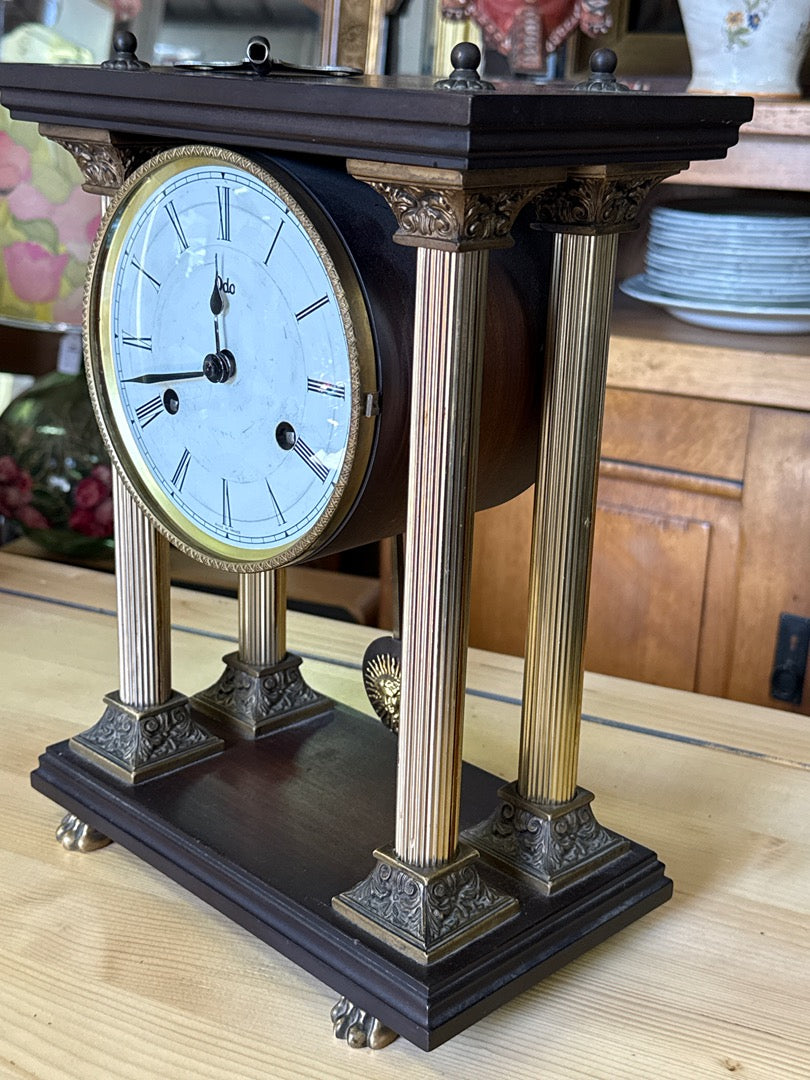 Pendule portique – Odo – Horloge – Colonnes laiton