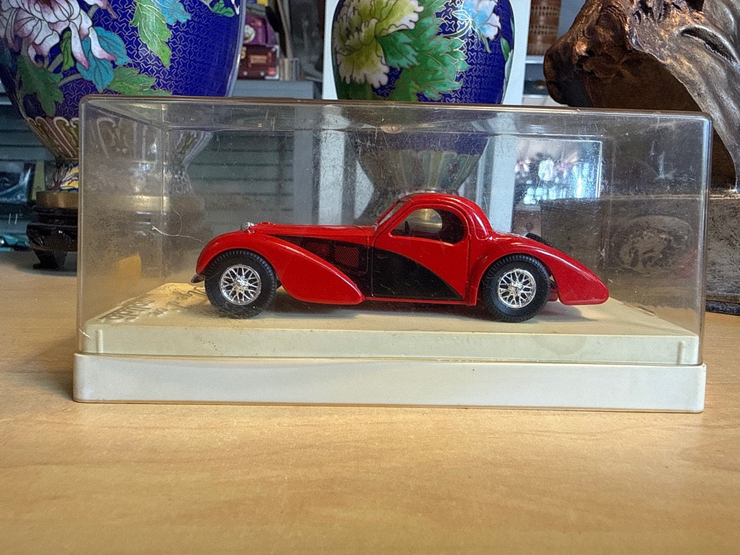 Voiture miniature – Solido Bugatti Atalante – Jouets – Modèle vintage rouge