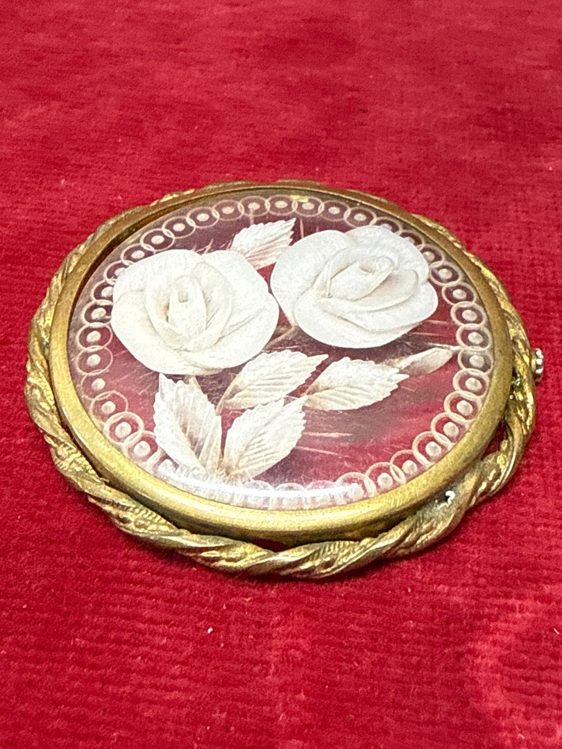 Broche ancienne roses en relief métal doré