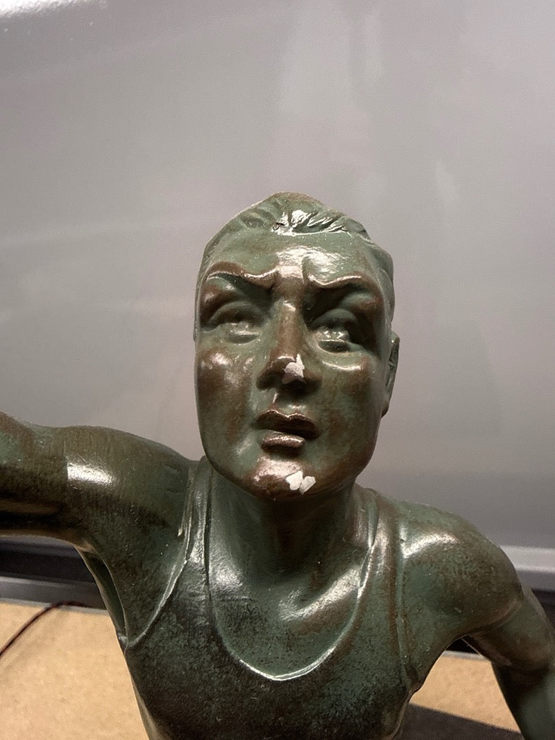 Statue – Objet de décoration – Joueur de volley patine verte