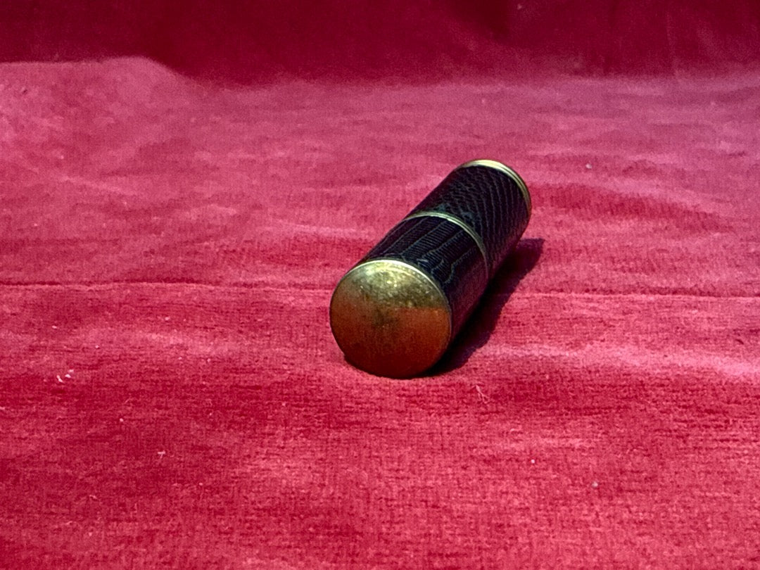 Ancien briquet tubulaire gainé de cuir noir