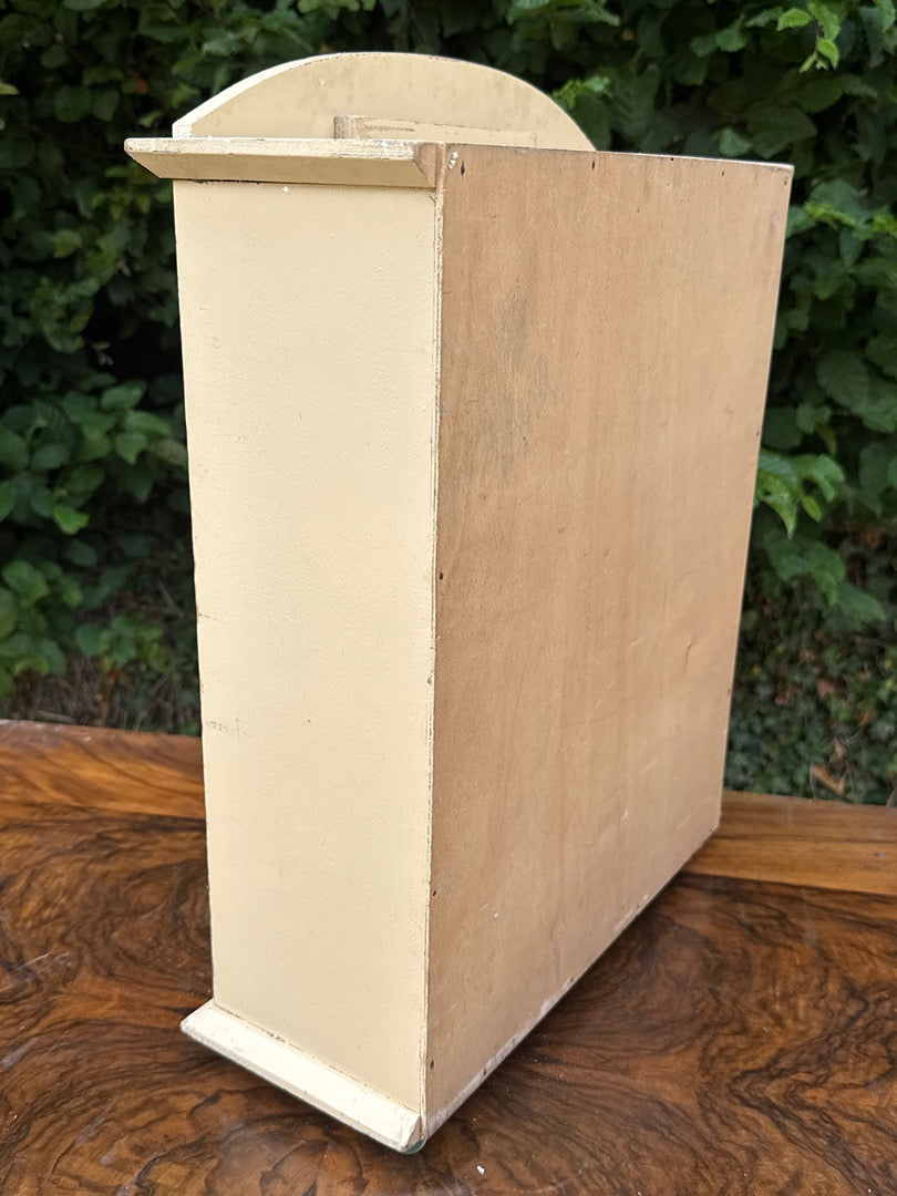 Armoire de poupée – Vintage – Jouet – Bois peint
