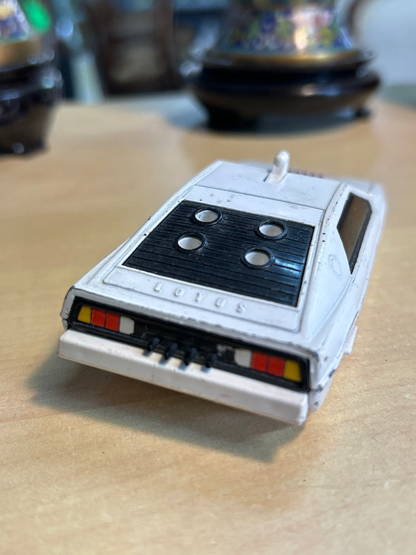 Voiture miniature Lotus Esprit 007 Corgi