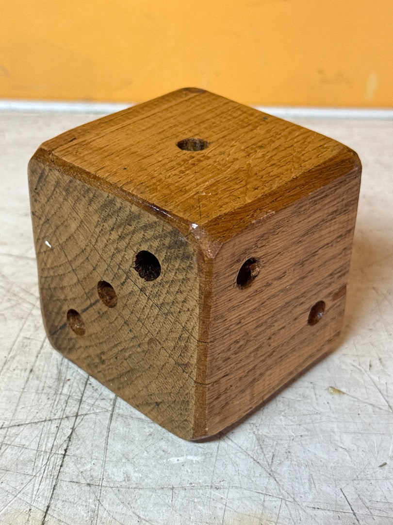 Objet décoratif – Dé en bois ancien