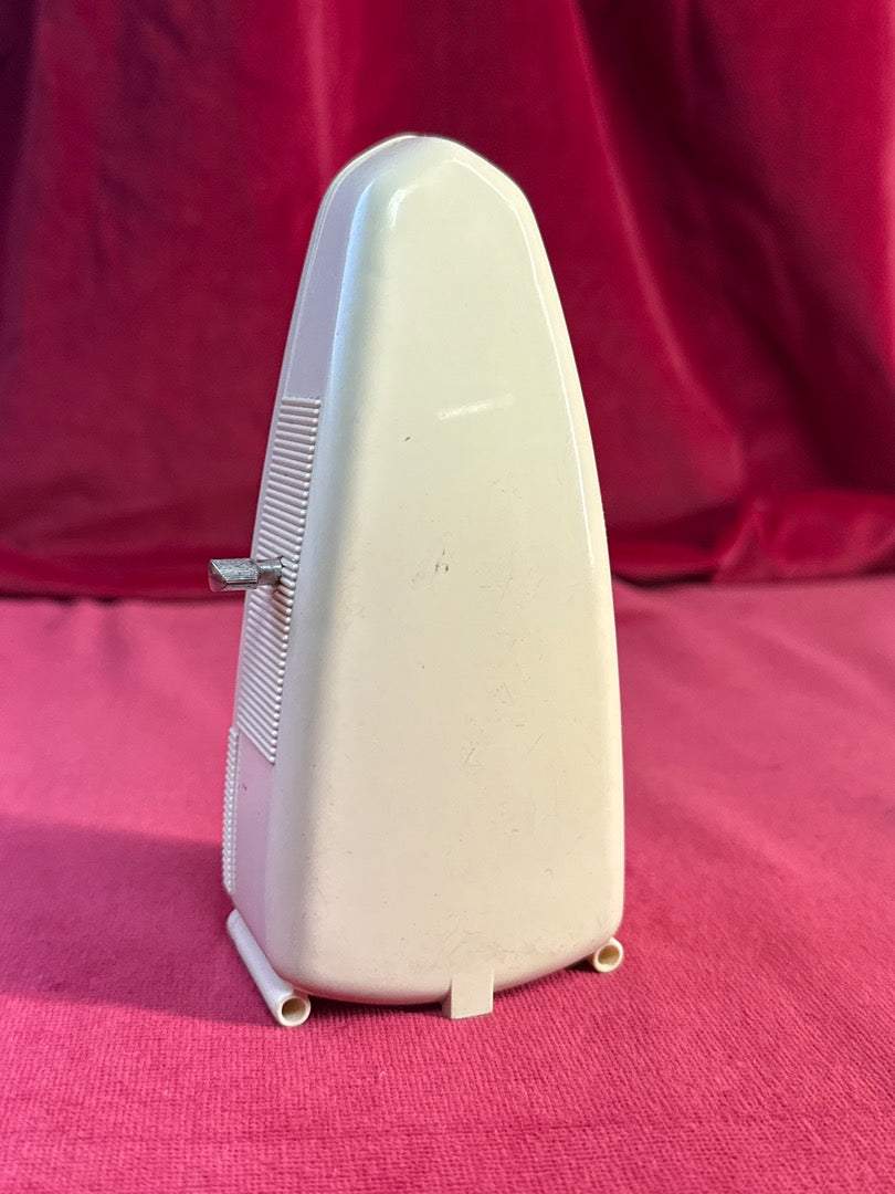 Métronome mécanique Wittner Taktell Piccolo ivoire avec capot