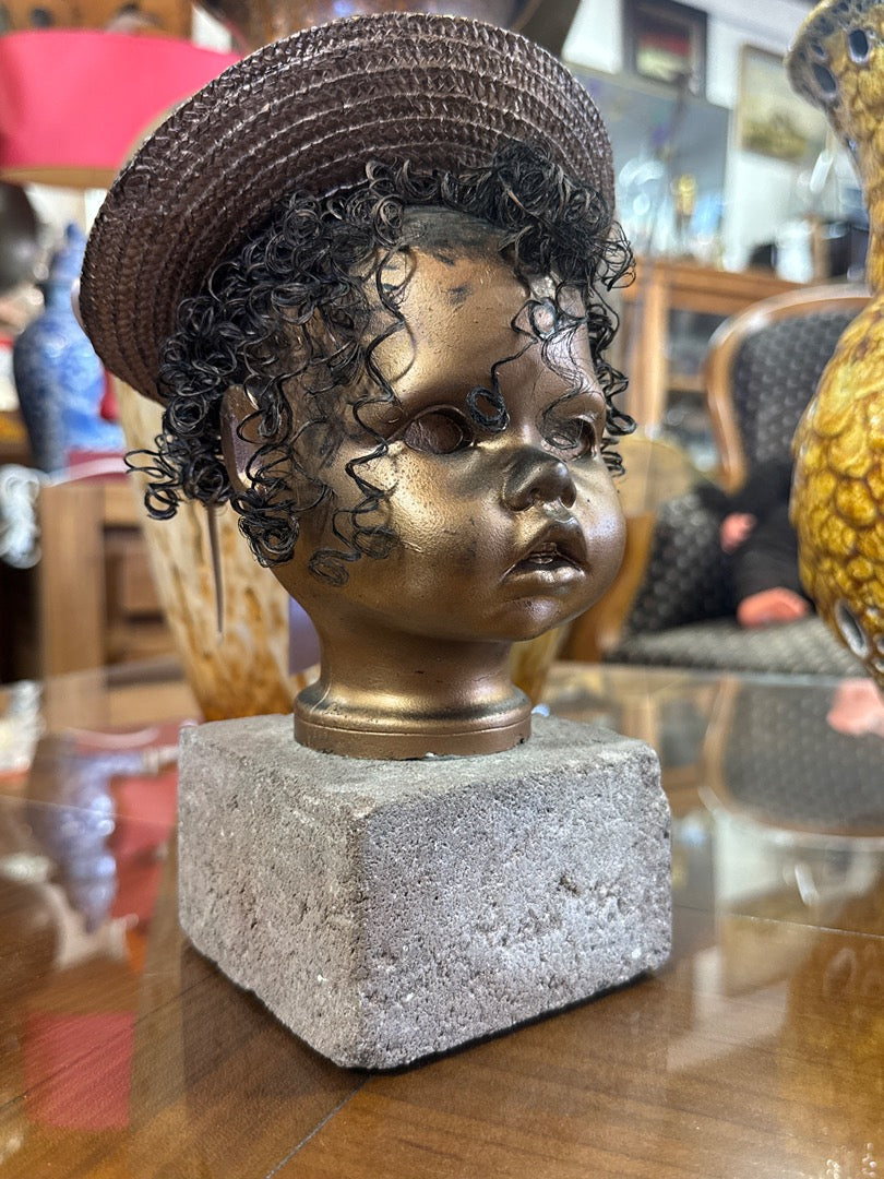 Buste de poupée – Glorex – Ornement – Peinture Bronze sur socle pierre