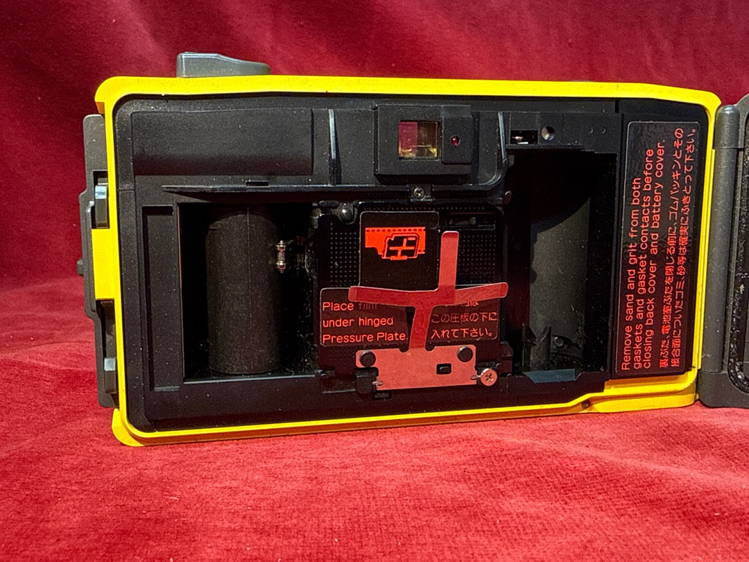 Appareil photo argentique Minolta Weathermatic 35dl jaune