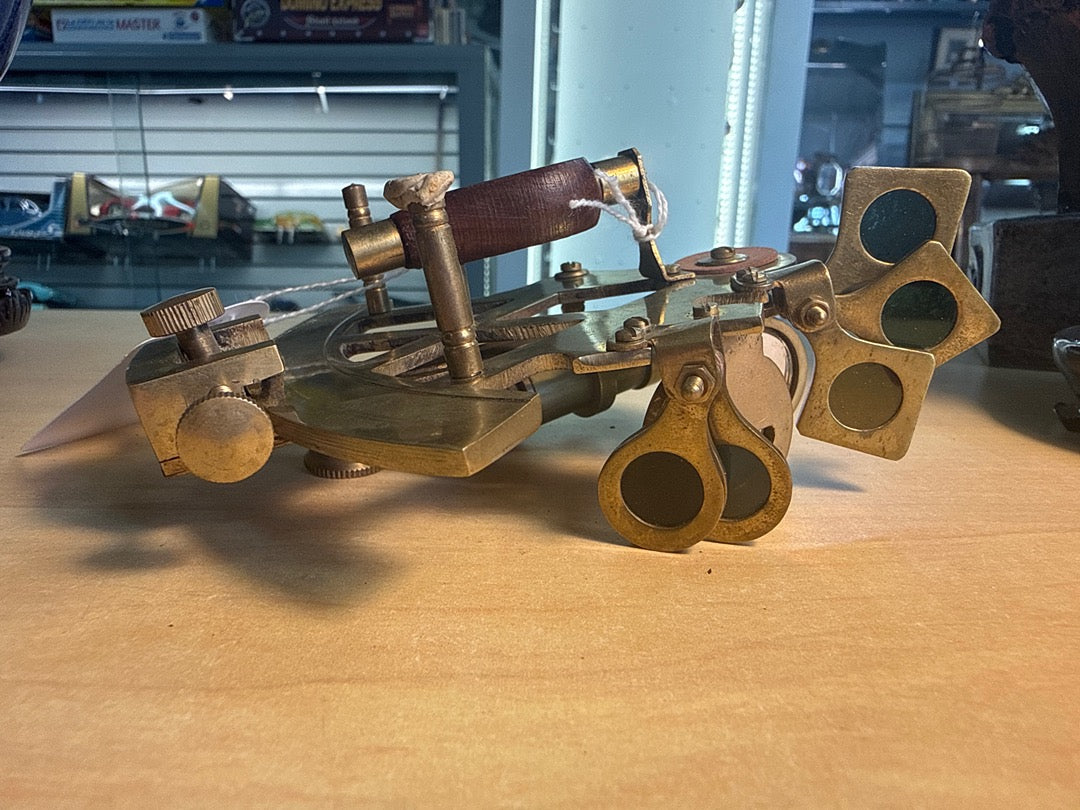 Sextant – Stanley London – Collection – Laiton